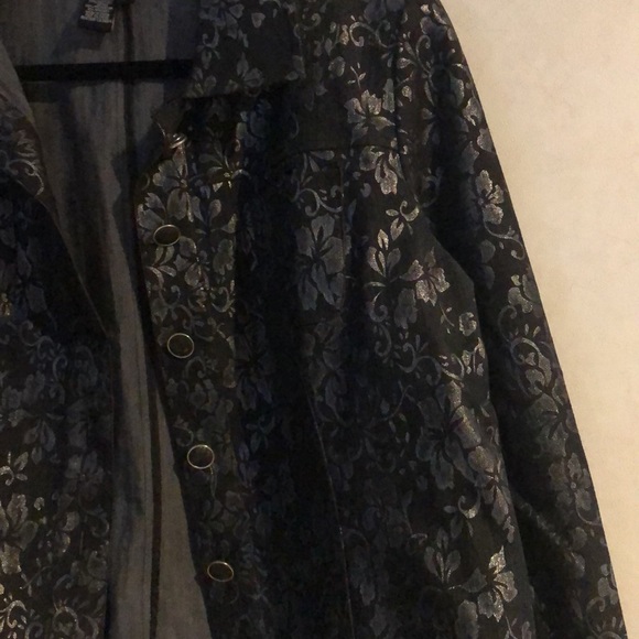 Very Sharp Short Denim Jacket - Picture 5 of 6